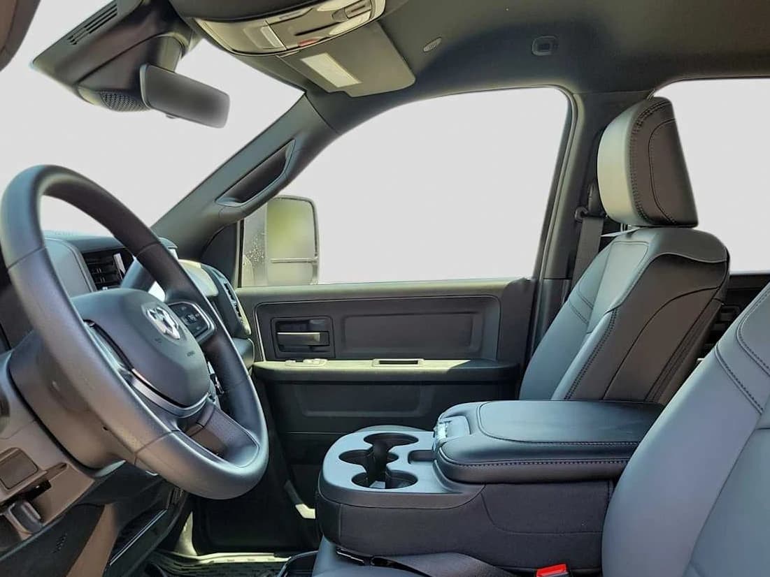 Ram 2500 Tradesman 4x4 Crew Cab 6'4" Box 2025 — side view