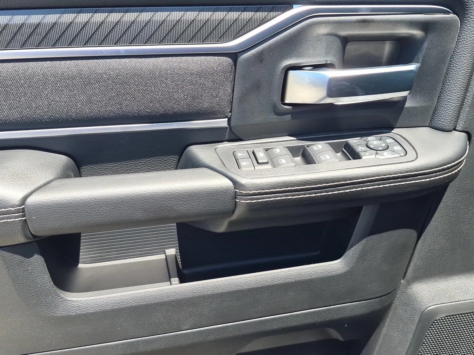 Ram 2500 Big Horn 4x4 Crew Cab 6'4" Box 2026 — side view