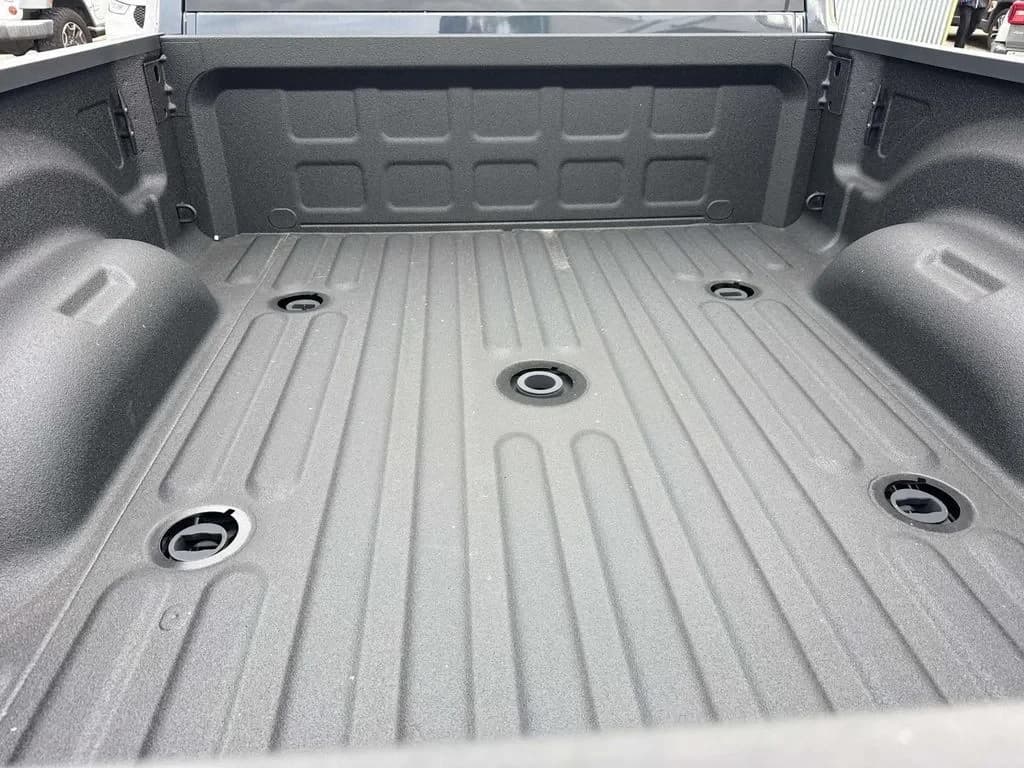 Ram 2500 Big Horn 4x4 Crew Cab 6'4" Box 2026 — side view