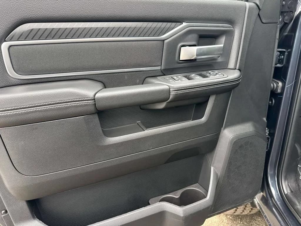 Ram 2500 Big Horn 4x4 Crew Cab 6'4" Box 2026 — side view