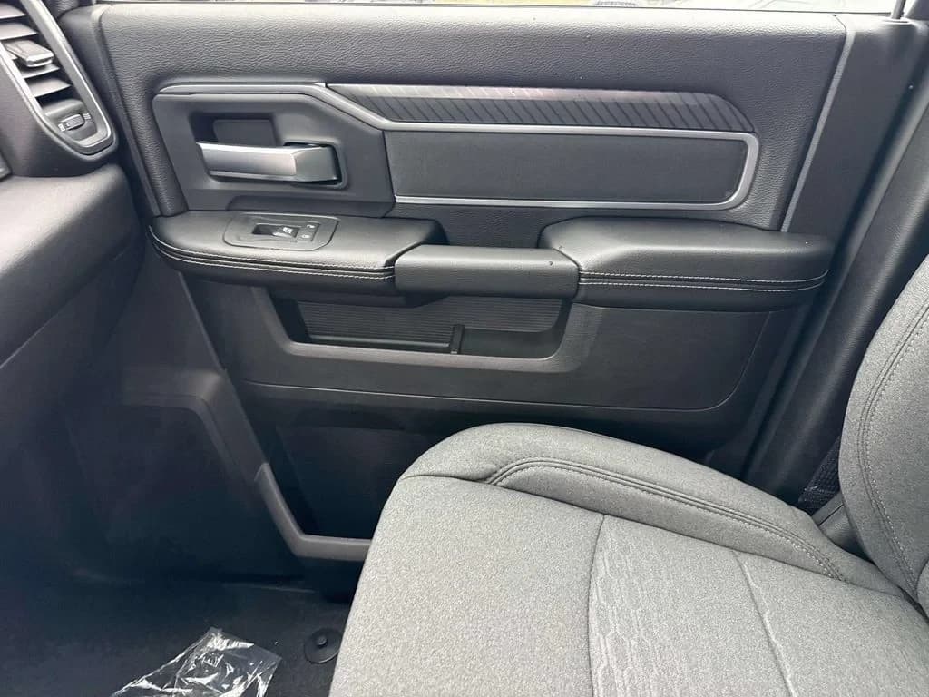 Ram 2500 Big Horn 4x4 Crew Cab 6'4" Box 2026 — side view