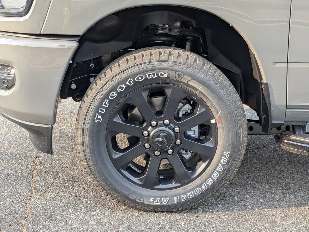 Ram 2500 Lone Star 4x4 Crew Cab 6'4" Box 2026 — side view