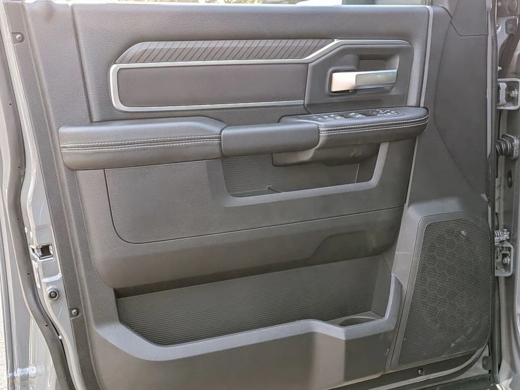 Ram 2500 Lone Star 4x4 Crew Cab 6'4" Box 2026 — side view