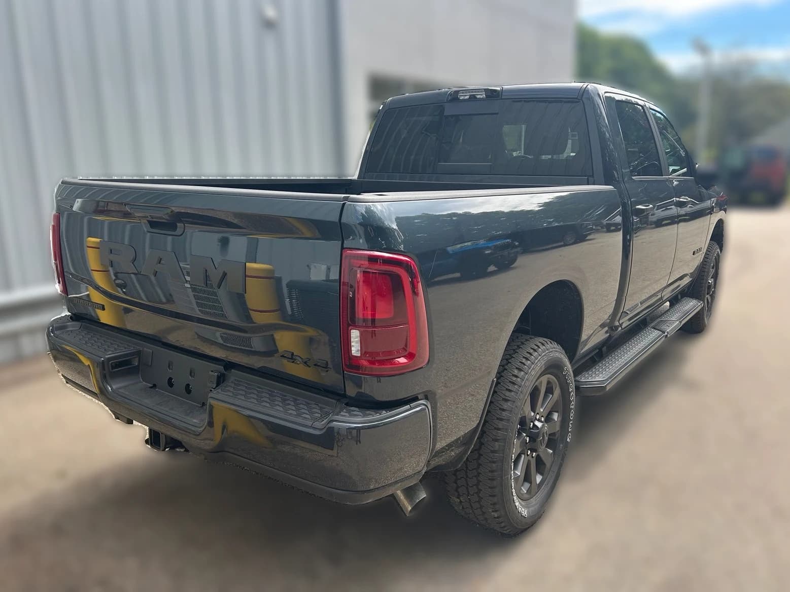 Ram 2500 Big Horn 4x4 Crew Cab 6'4" Box 2026 — side view