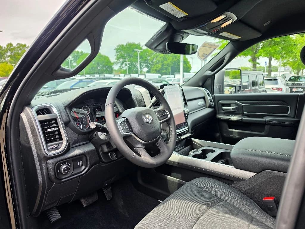 Ram 2500 Big Horn 4x4 Crew Cab 6'4" Box 2026 — side view