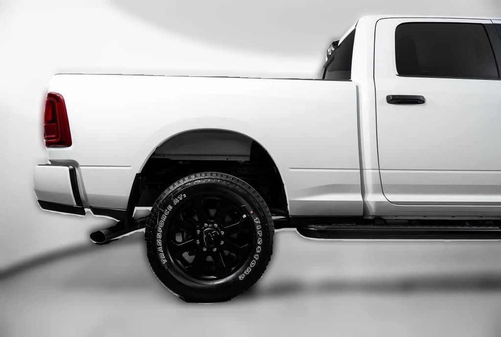 Ram 2500 Big Horn 4x4 Crew Cab 6'4" Box 2027 — side view