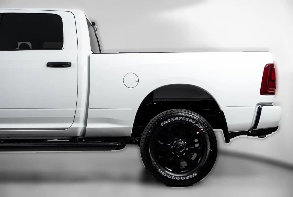 Ram 2500 Big Horn 4x4 Crew Cab 6'4" Box 2027 — side view