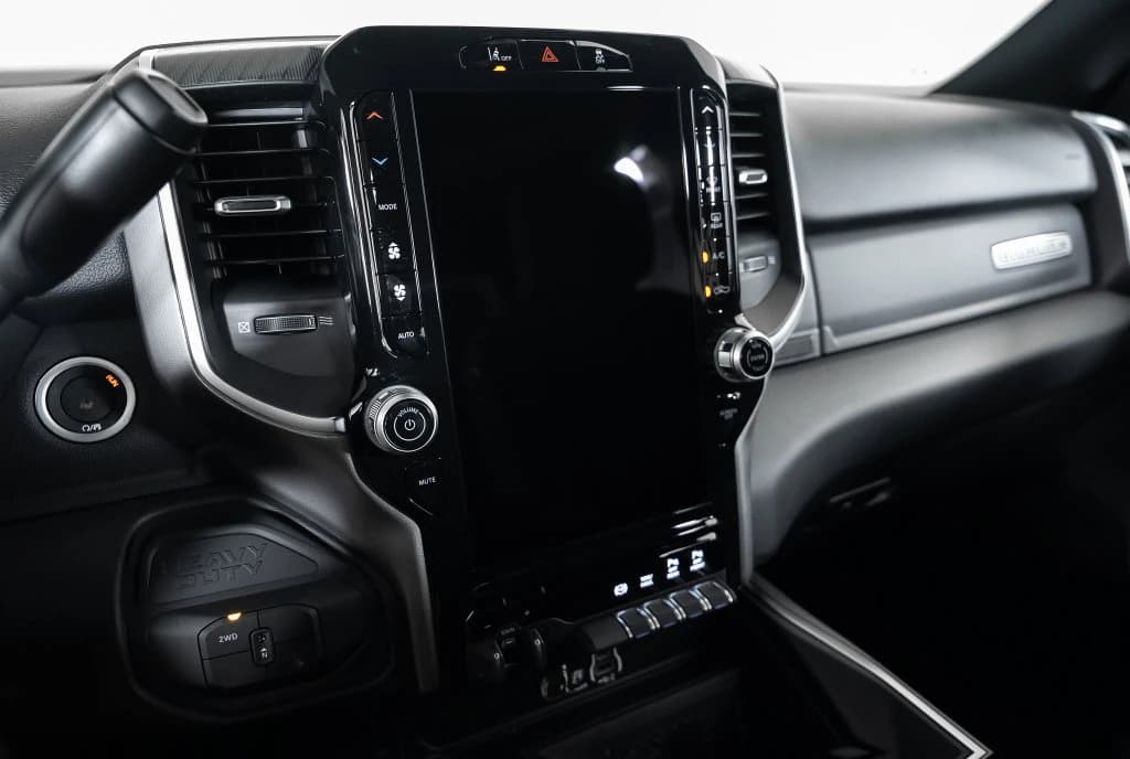 Ram 2500 Big Horn 4x4 Crew Cab 6'4" Box 2027 — side view
