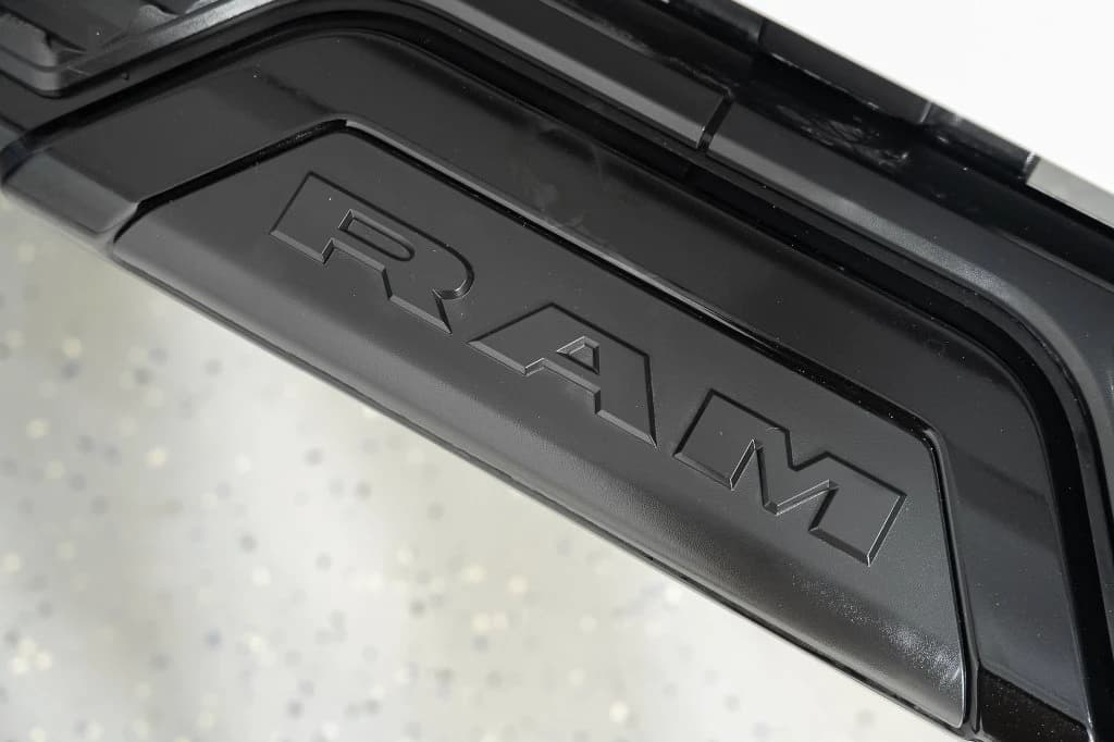 Ram 2500 Big Horn 4x4 Crew Cab 6'4" Box 2027 — side view