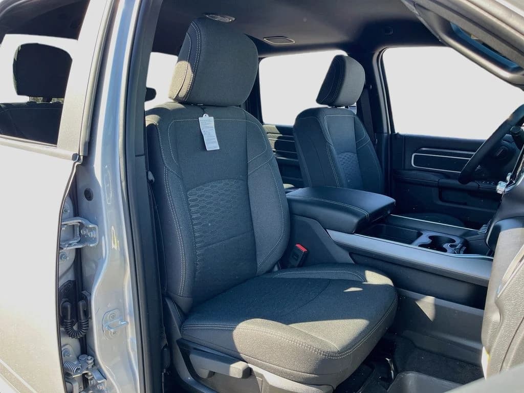 Ram 2500 Big Horn 4x4 Crew Cab 6'4" Box 2026 — side view