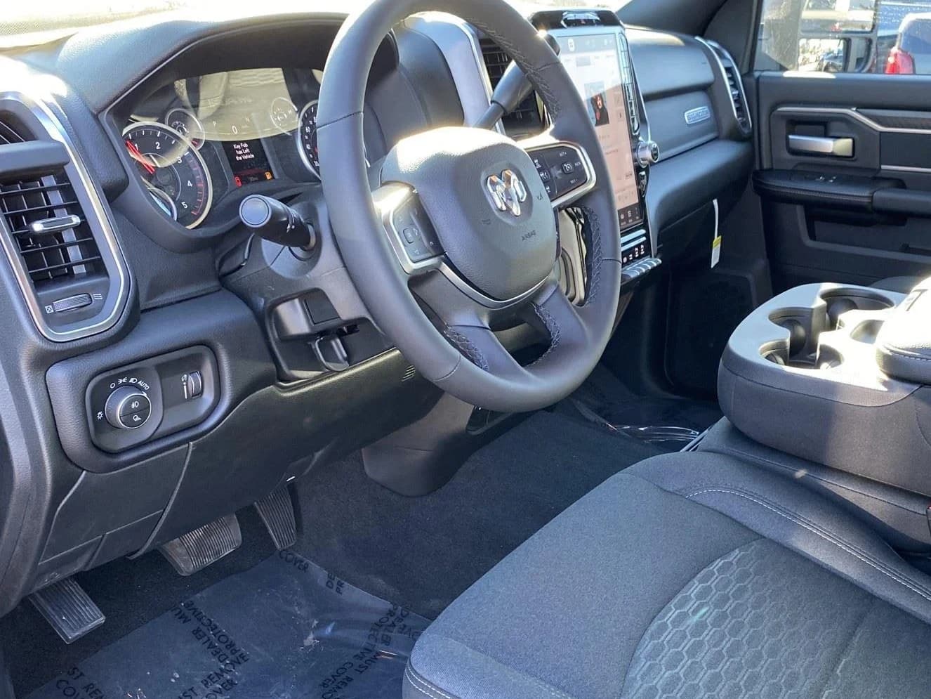 Ram 2500 Big Horn 4x4 Crew Cab 6'4" Box 2026 — side view