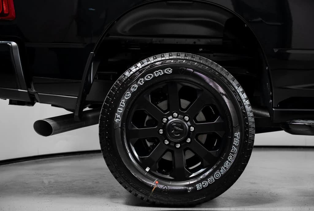 Ram 2500 Big Horn 4x4 Crew Cab 6'4" Box 2027 — side view
