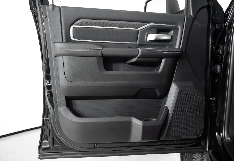 Ram 2500 Big Horn 4x4 Crew Cab 6'4" Box 2027 — side view