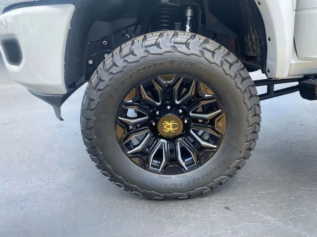 Ram 2500 Big Horn 4x4 Crew Cab 6'4" Box 2025 — side view