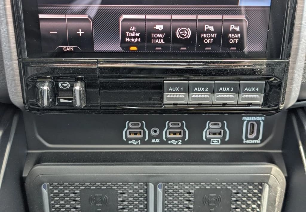 Ram 2500 Rebel 4x4 Crew Cab 6'4" Box 2026 — side view