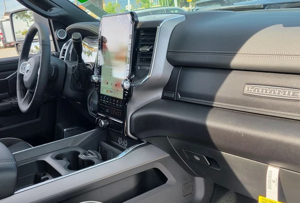 Ram 2500 Laramie 4x4 Crew Cab 6'4" Box 2026 — side view