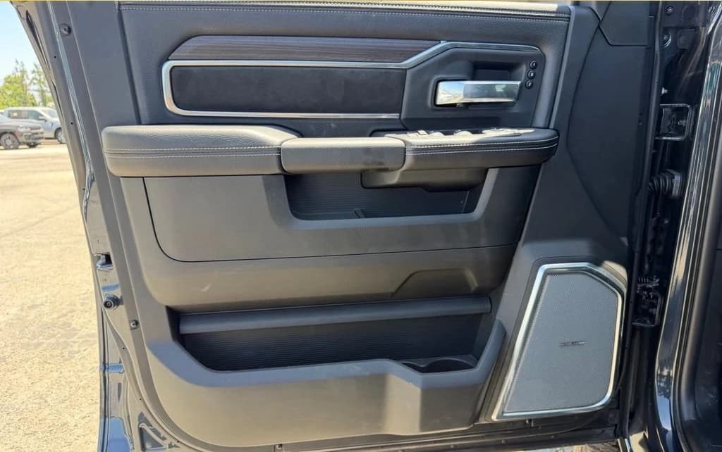Ram 2500 Laramie 4x4 Crew Cab 6'4" Box 2026 — side view