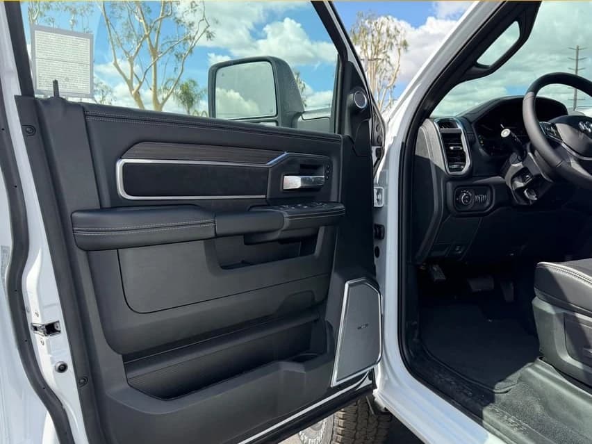 Ram 2500 Laramie 4x4 Crew Cab 6'4" Box 2026 — side view
