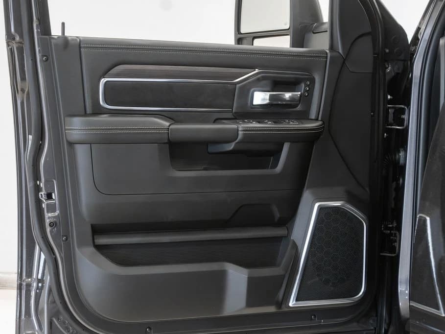 Ram 2500 Laramie 4x4 Crew Cab 6'4" Box 2027 — side view