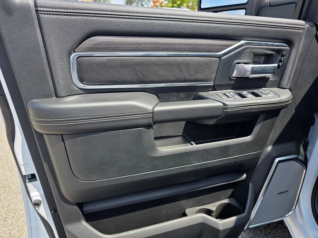 Ram 2500 Laramie 4x4 Crew Cab 6'4" Box 2026 — side view