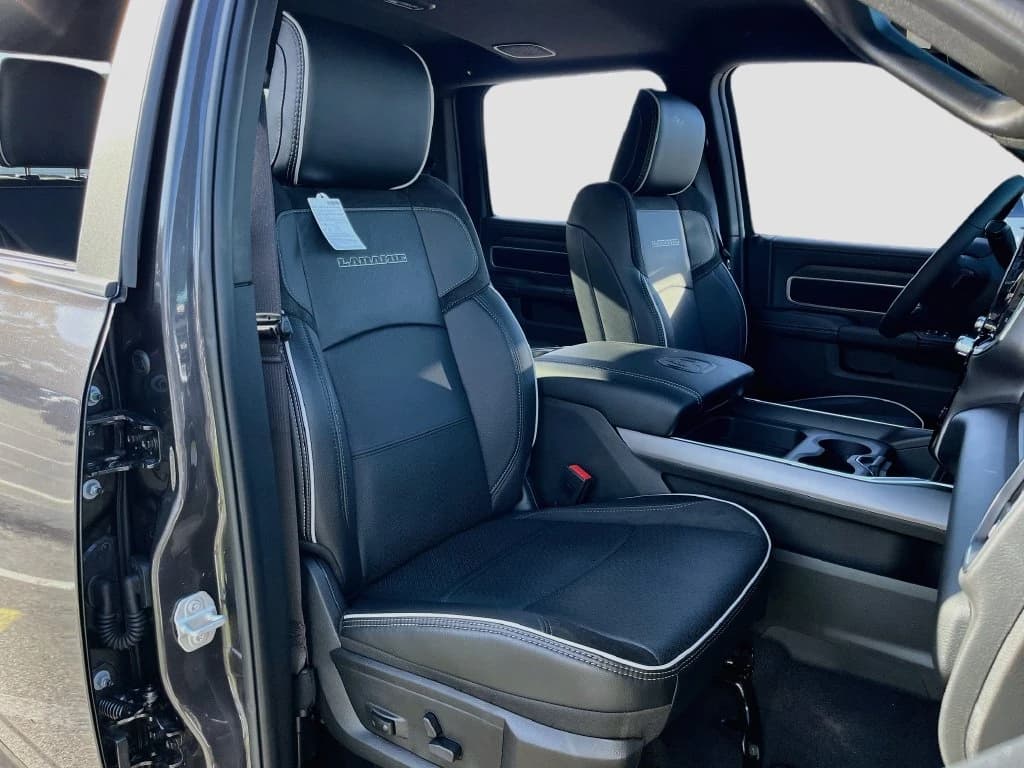 Ram 2500 Laramie 4x4 Crew Cab 6'4" Box 2027 — side view