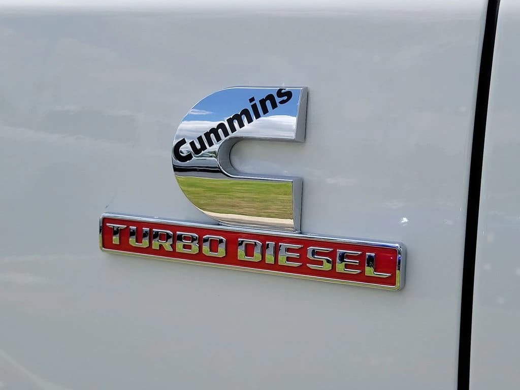 Ram 2500 Laramie 4x4 Crew Cab 6'4" Box 2026 — side view