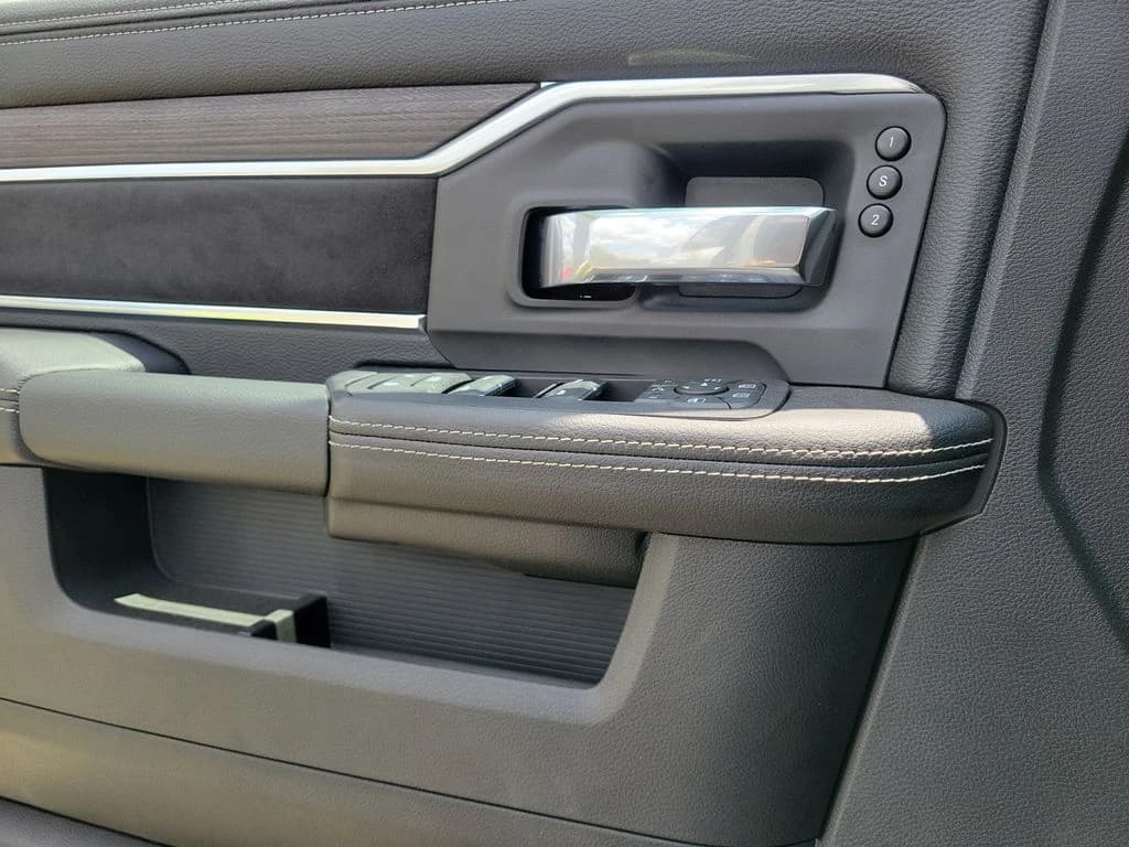 Ram 2500 Laramie 4x4 Crew Cab 6'4" Box 2026 — side view