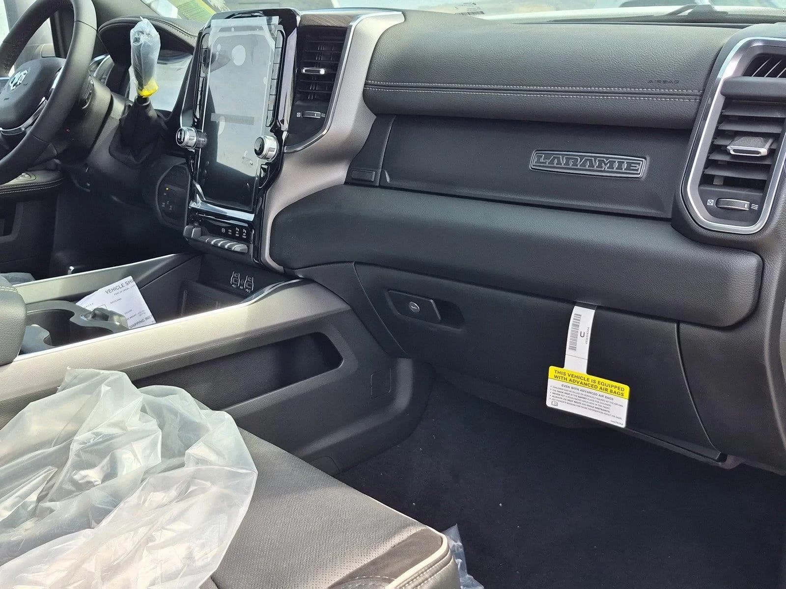 Ram 2500 Laramie 4x4 Crew Cab 6'4" Box 2027 — side view