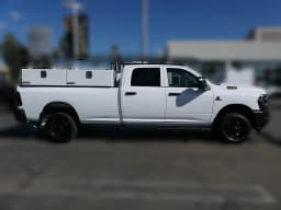 Ram 2500 Tradesman 4x4 Crew Cab 8' Box 2025 — side view