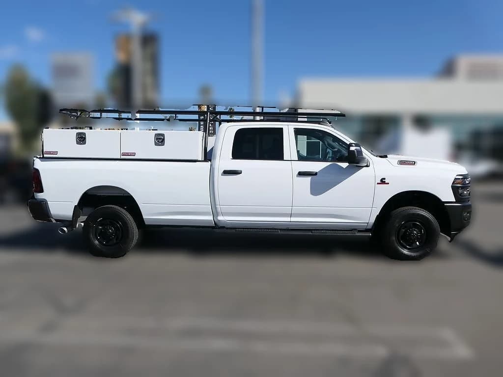 Ram 2500 Tradesman 4x4 Crew Cab 8' Box 2025 — side view
