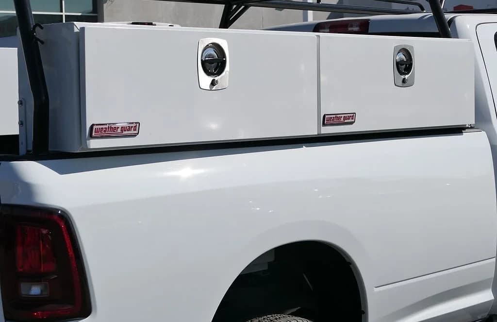 Ram 2500 Tradesman 4x4 Crew Cab 8' Box 2025 — side view