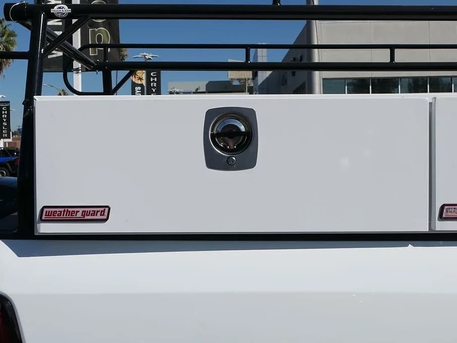 Ram 2500 Tradesman 4x4 Crew Cab 8' Box 2025 — side view