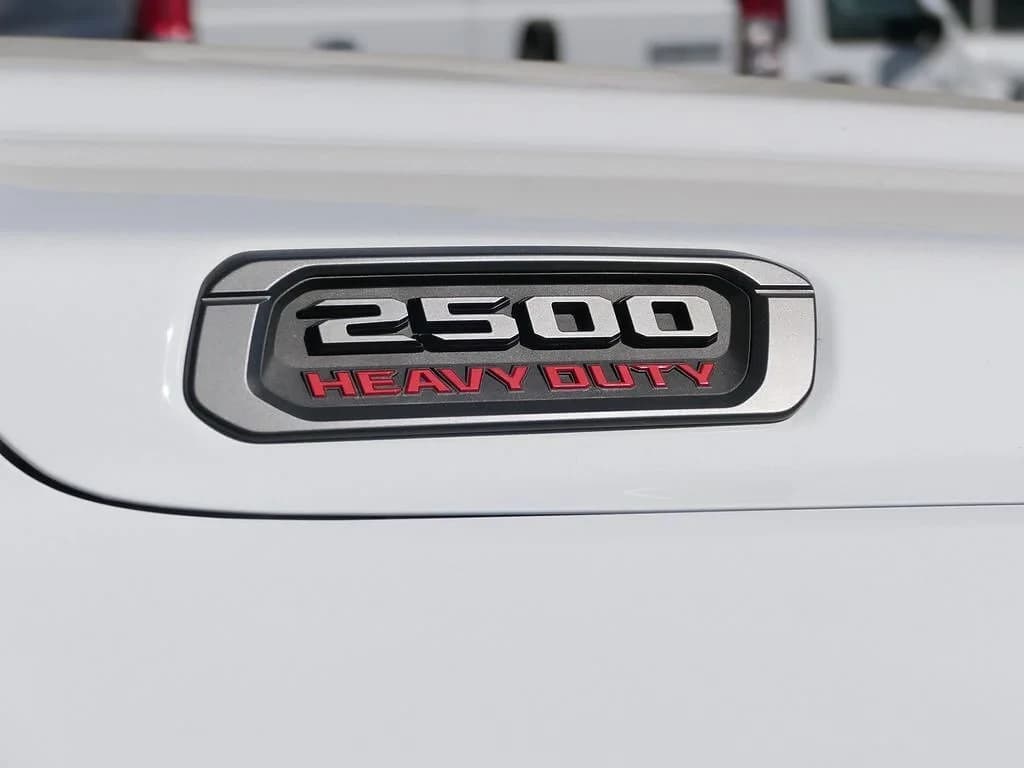 Ram 2500 Tradesman 4x4 Crew Cab 8' Box 2025 — side view