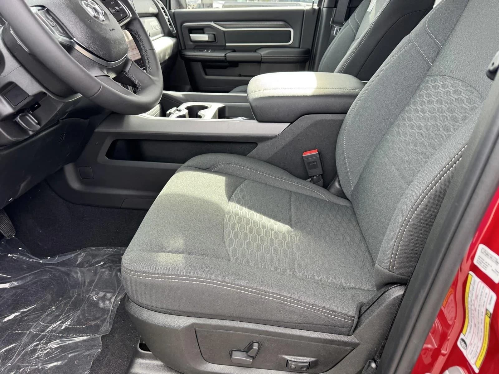 Ram 2500 Big Horn 4x4 Crew Cab 8' Box 2026 — side view