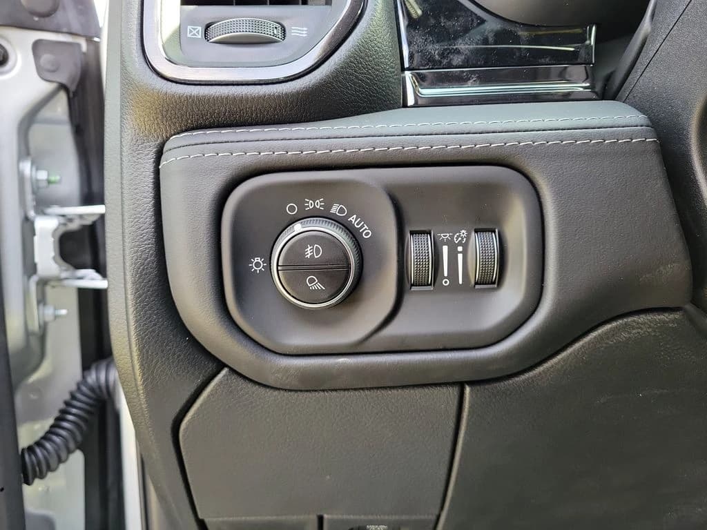 Ram 2500 Limited 4x4 Crew Cab 6'4" Box 2026 — side view