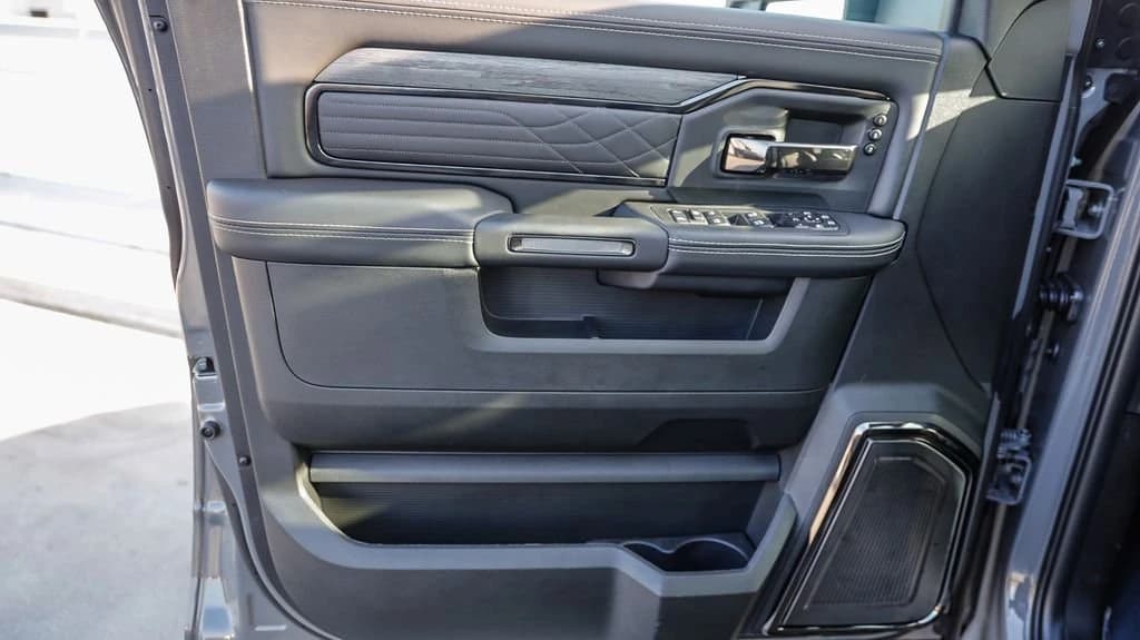 Ram 2500 Limited 4x4 Crew Cab 6'4" Box 2026 — side view