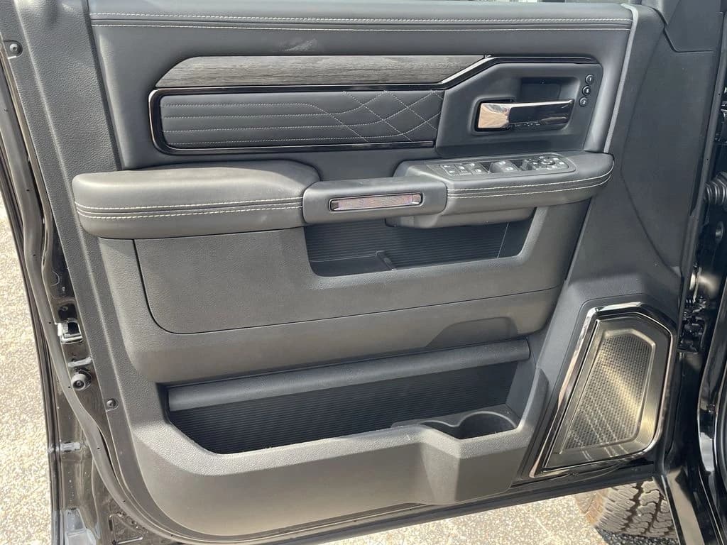 Ram 2500 Limited 4x4 Crew Cab 6'4" Box 2025 — side view