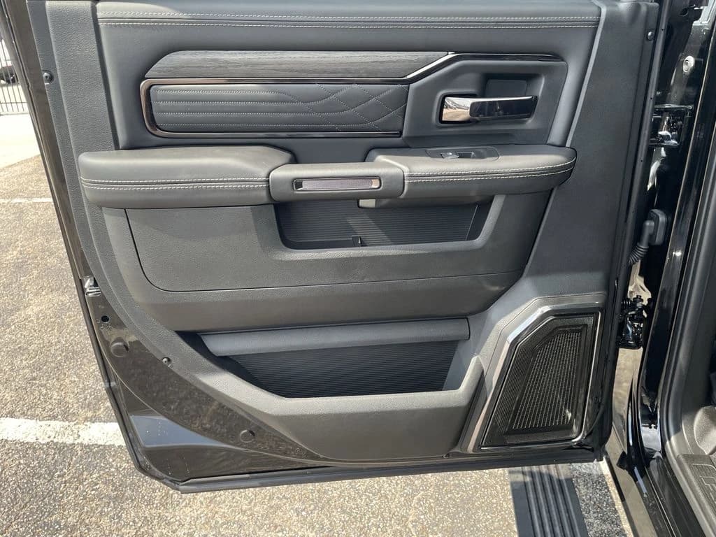 Ram 2500 Limited 4x4 Crew Cab 6'4" Box 2025 — side view