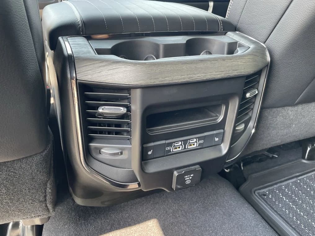Ram 2500 Limited 4x4 Crew Cab 6'4" Box 2025 — side view