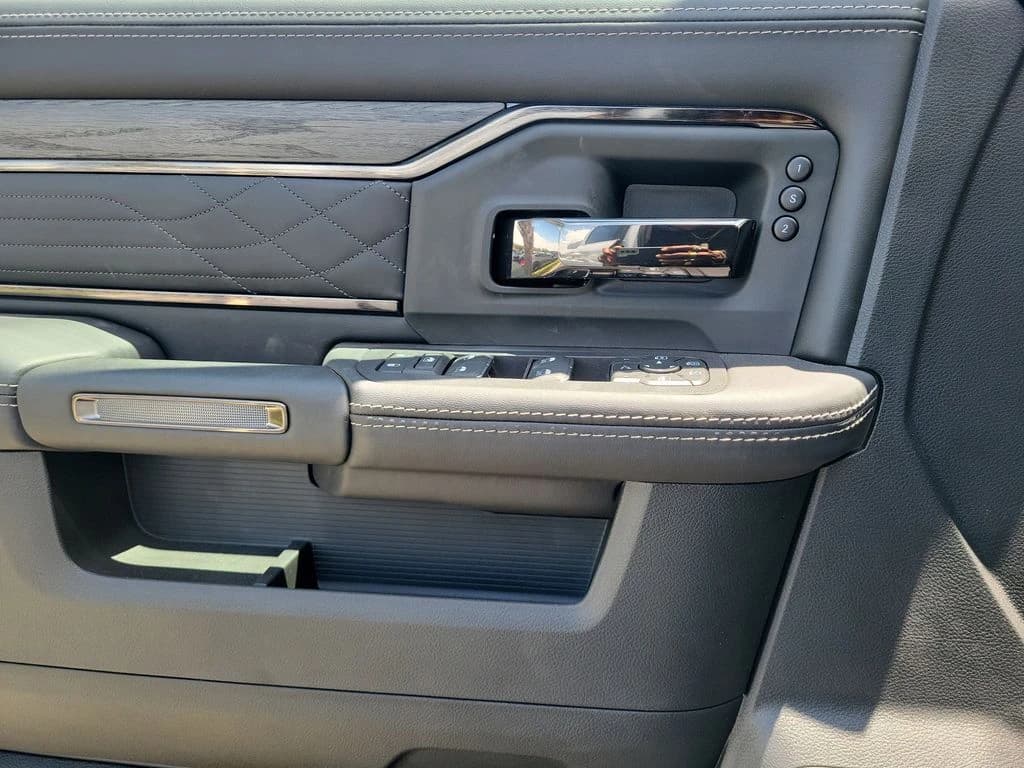 Ram 2500 Limited 4x4 Crew Cab 6'4" Box 2026 — side view