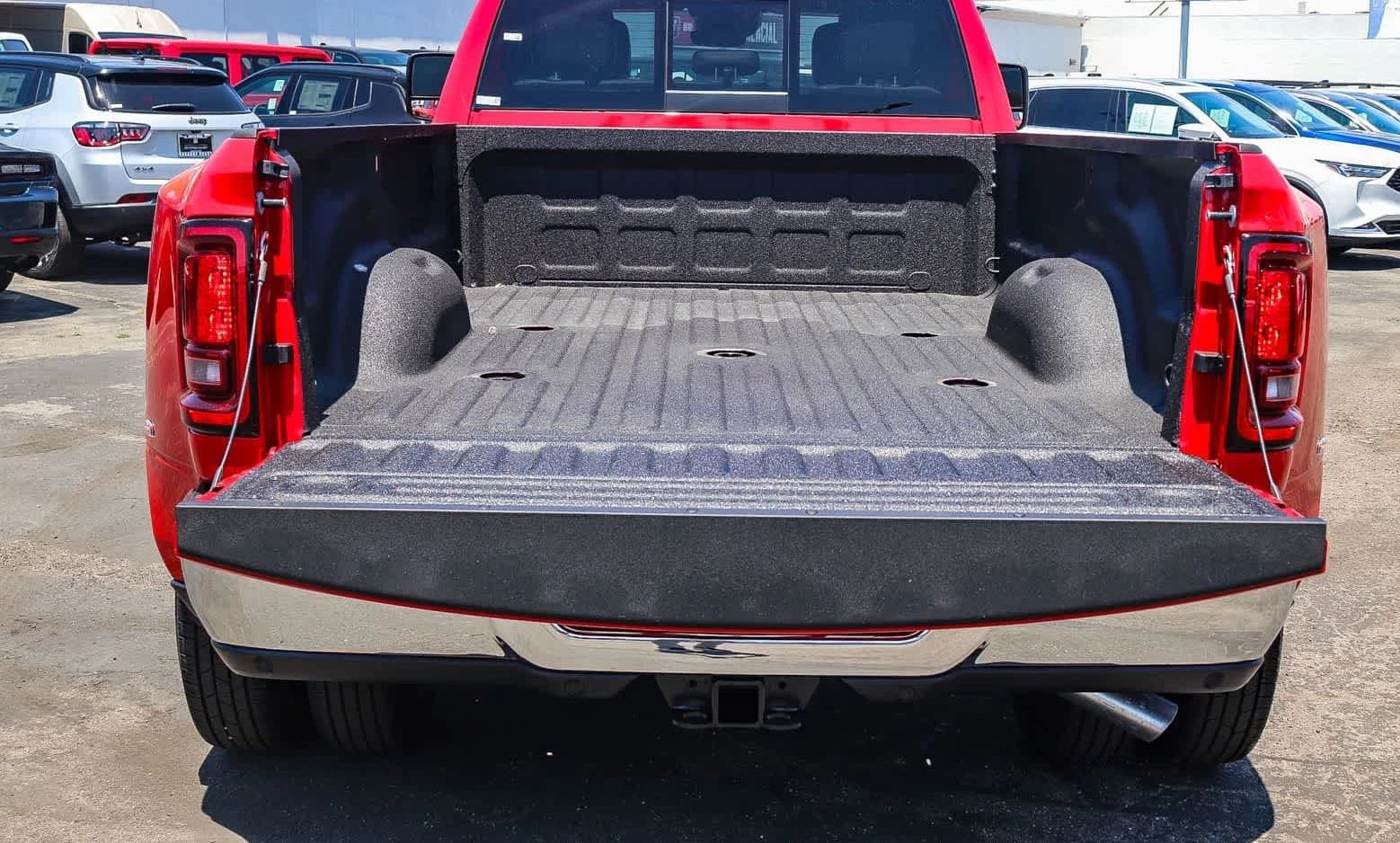 Ram 3500 Tradesman 4x4 Crew Cab 8' Box 2026 — side view