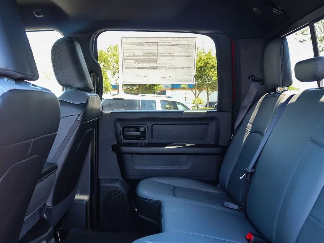 Ram 3500 Tradesman 4x4 Crew Cab 8' Box 2026 — side view