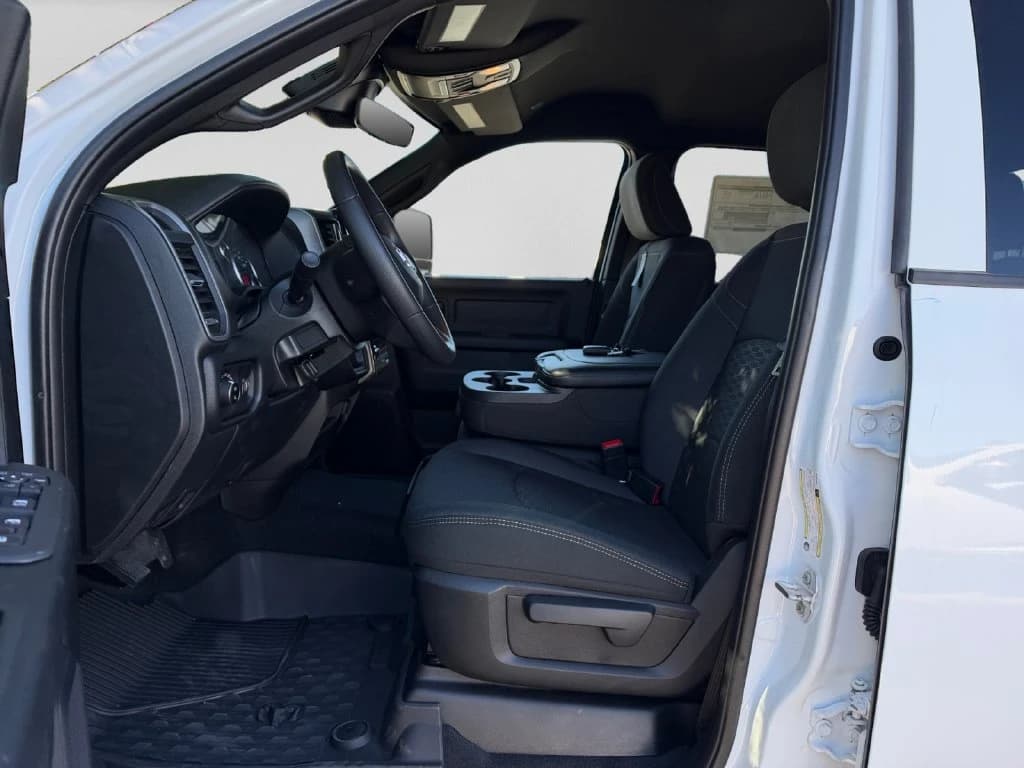 Ram 3500 Tradesman 4x4 Crew Cab 8' Box 2027 — side view