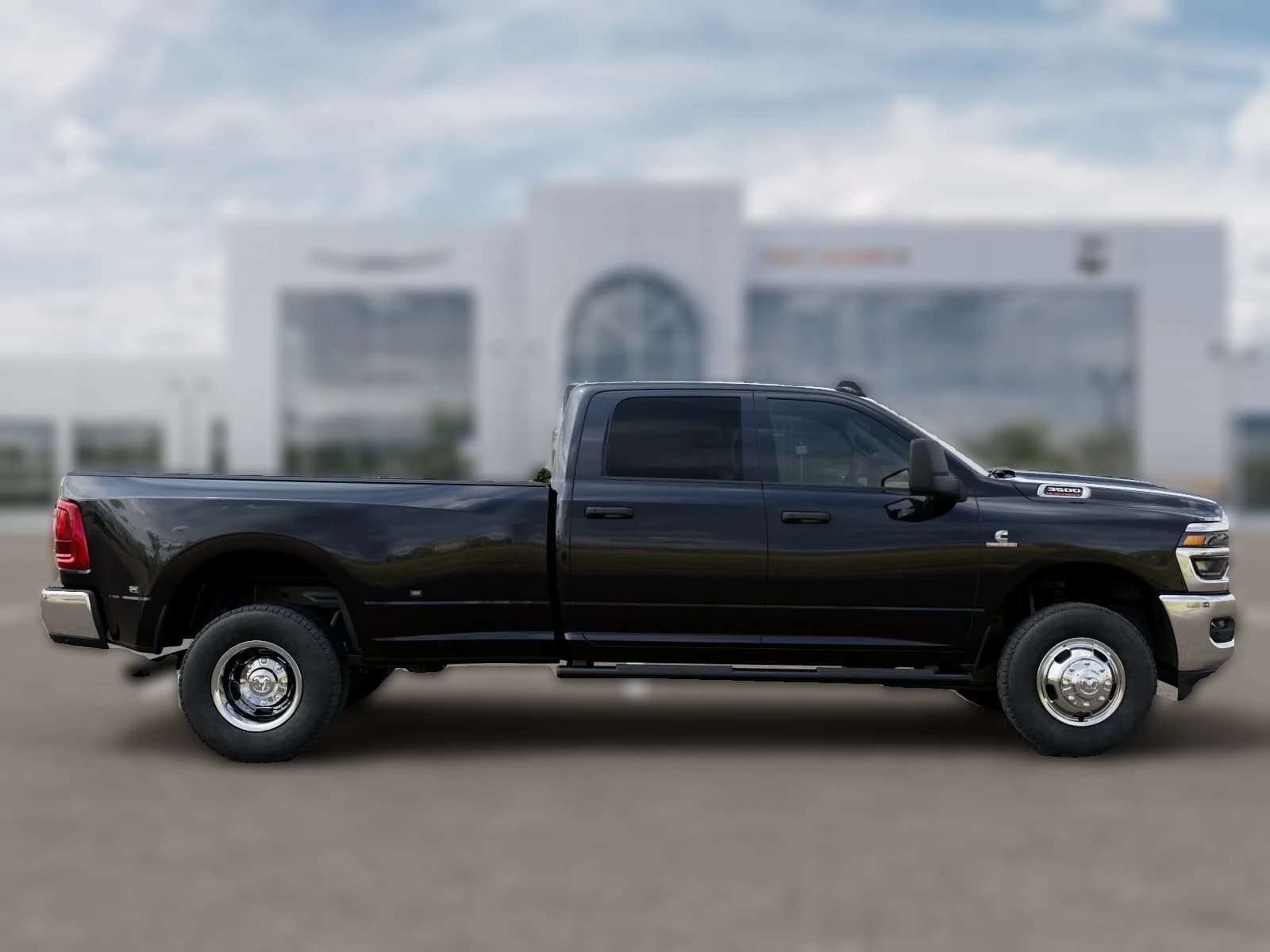 Ram 3500 Tradesman 4x4 Crew Cab 8' Box 2026 — side view