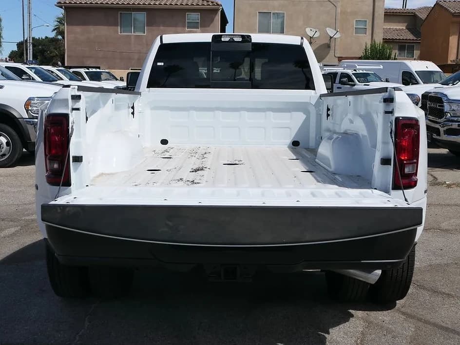 Ram 3500 Tradesman 4x4 Crew Cab 8' Box 2026 — side view