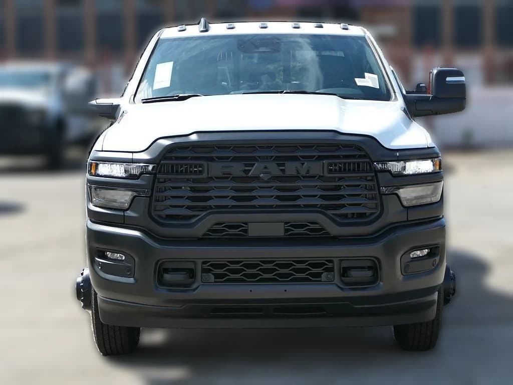 Ram 3500 Tradesman 4x4 Crew Cab 8' Box 2026 — side view