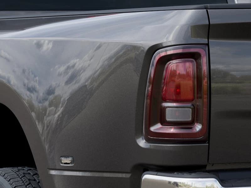 Ram 3500 Tradesman 4x4 Crew Cab 8' Box 2026 — side view
