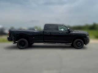 Ram 3500 Tradesman 4x4 Crew Cab 8' Box