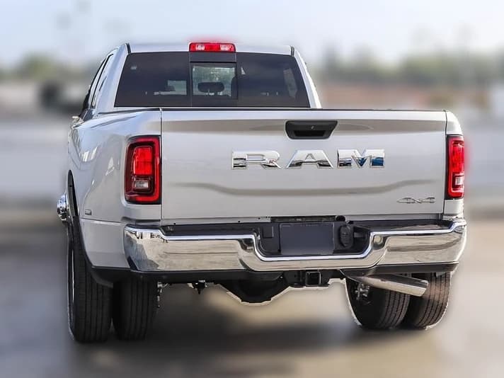Ram 3500 Tradesman 4x4 Crew Cab 8' Box 2026 — side view