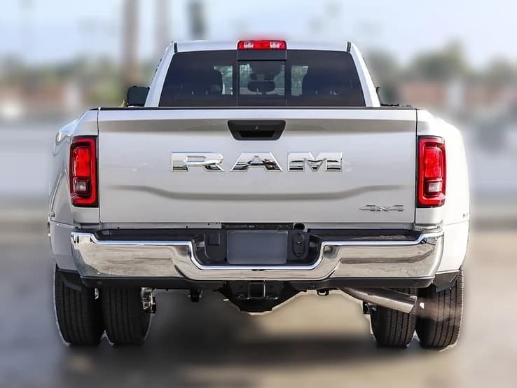 Ram 3500 Tradesman 4x4 Crew Cab 8' Box 2026 — side view